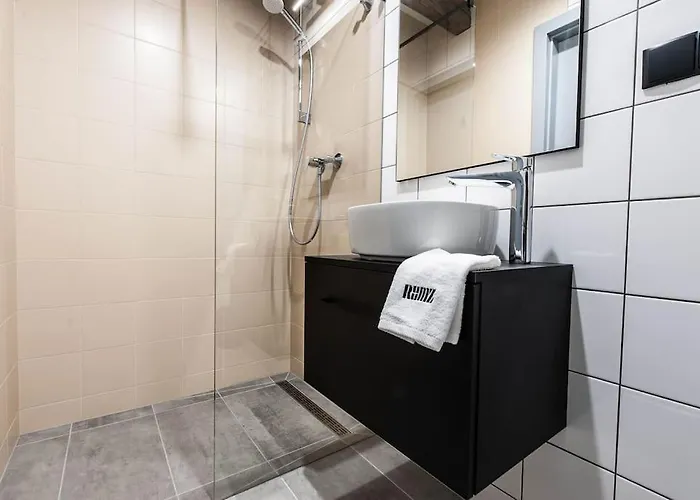 With An Ac - Dietla 51 Street